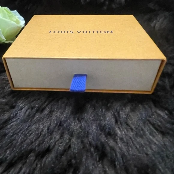 Louis Vuitton Brown and Gold Monogram Key Pouch - Picture 14 of 14